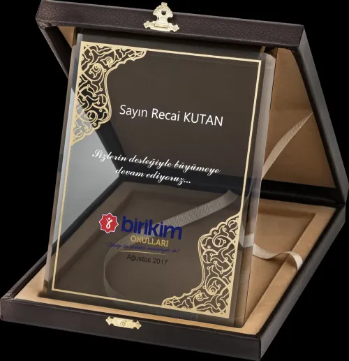 PB2008 Altın Yaldız Kristal Plaket Baskılı İmalatı ve Toptan Cam Plaket Fiyatı için sitemizden sipariş verebilirsiniz