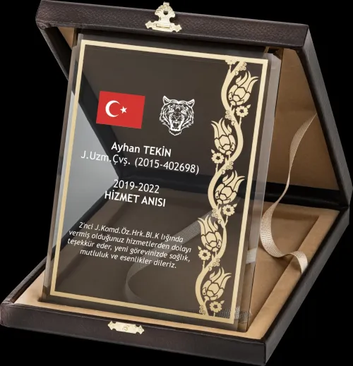 PB2010 Altın Yaldız Kristal Plaket Baskılı İmalatı ve Toptan Cam Plaket Fiyatı için sitemizden sipariş verebilirsiniz