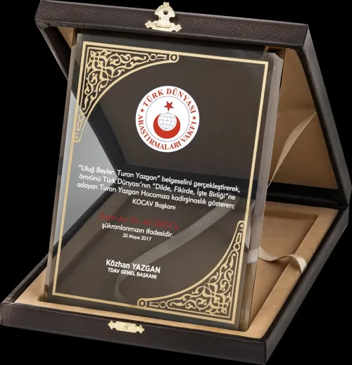 PB2011 Altın Yaldız Kristal Plaket Baskılı İmalatı ve Toptan Cam Plaket Fiyatı için sitemizden sipariş verebilirsiniz