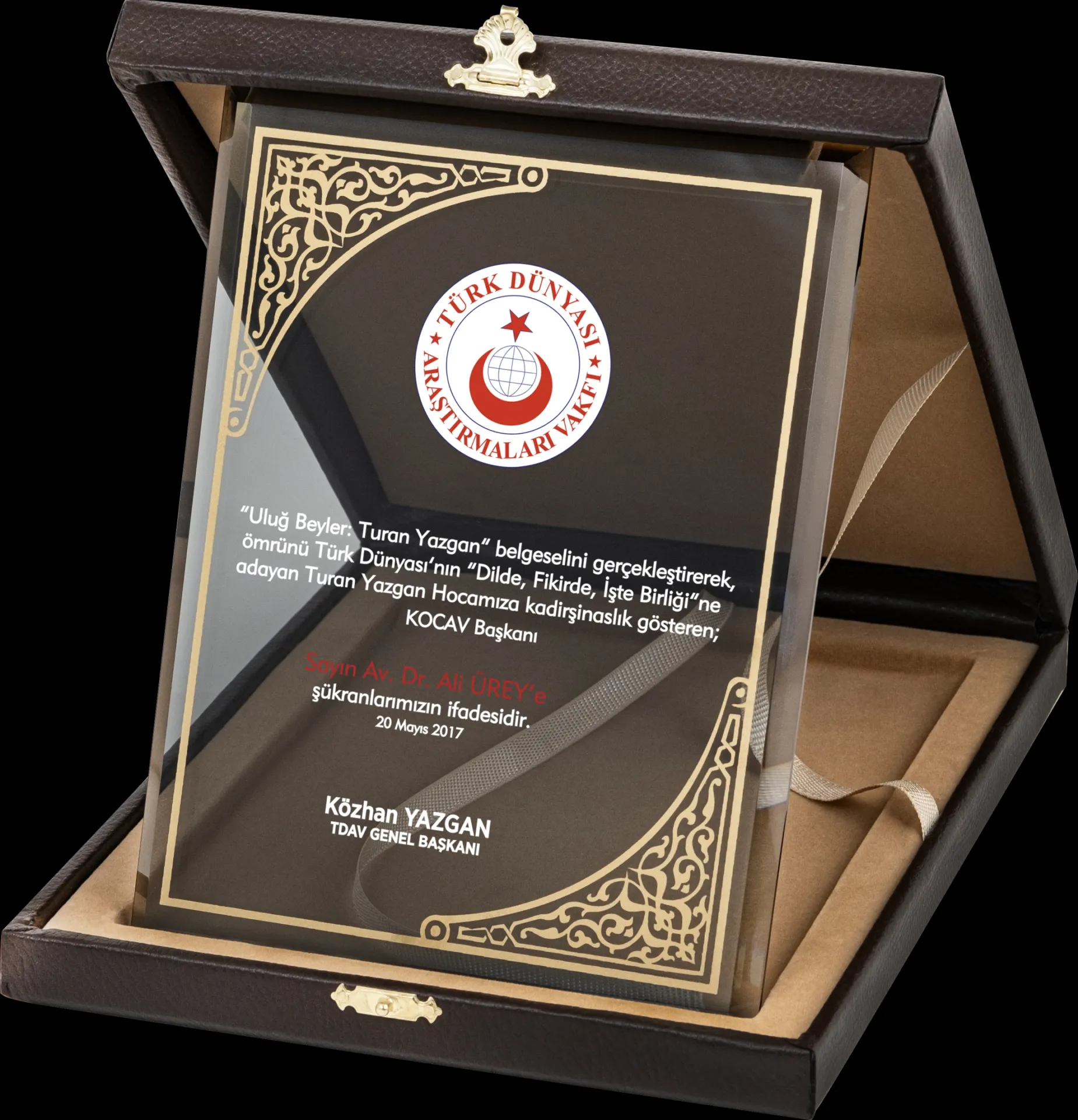 PB2011 Altın Yaldız Kristal Plaket Baskılı İmalatı ve Toptan Cam Plaket Fiyatı için sitemizden sipariş verebilirsiniz
